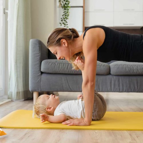 Side,View,Image,Of,Mother,Practicing,Yoga,Standing,In,Plank